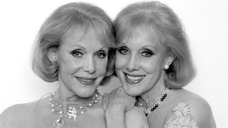 Die Show-Stars Alice (l) und Ellen Kessler sind im Alter von 89 Jahren gemeinsam gestorben. (Archivbild)