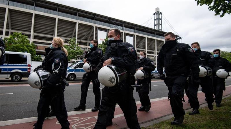 Die Sicherheit rund um Stadien und in den Arenen ist immer wieder Thema.