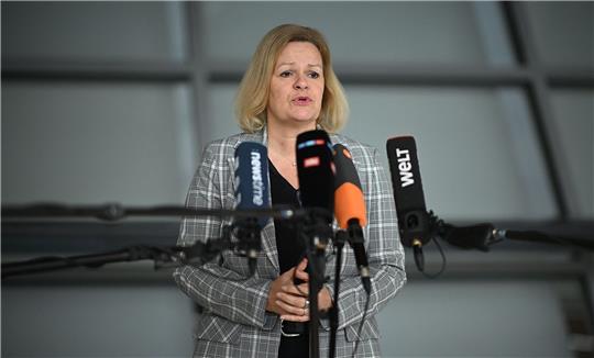 «Die Sicherheitsbehörden dürfen nicht schlechter aufgestellt werden als ihr kriminelles Gegenüber», sagt Nancy Faeser (SPD).