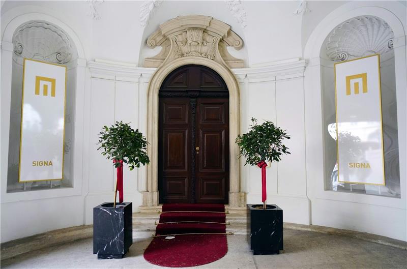 Signa-Gruppe löst prominent besetzen Beirat auf Die Signa Holding GmbH des österreichischen Immobilien- und Handelsunternehmers René Benko mit Sitz in Innsbruck und Wien hat im November Insolvenz angemeldet.