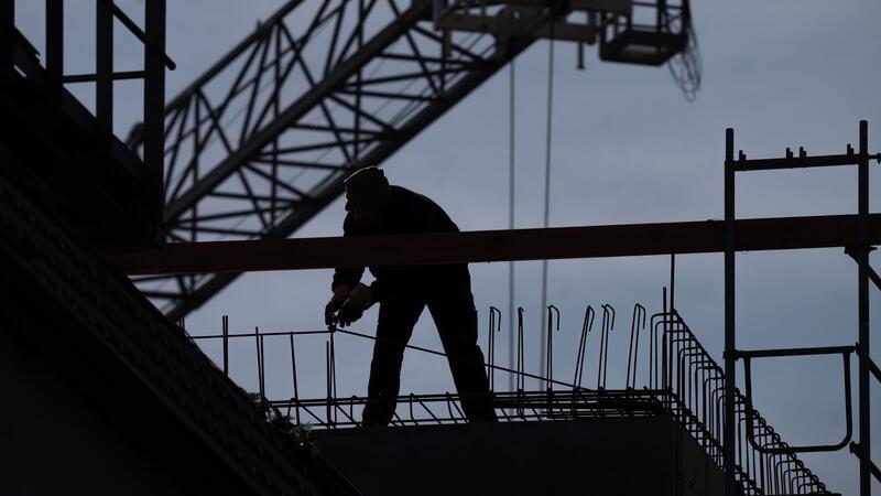 Weniger Unfälle auf dem Bau - aber wieder 76 Todesfälle Die Situationen auf einer Baustelle sind oft etwas anders und weniger vorhersehbar als im Büro oder einer Fabrik - und das steigert die Unfallgefahr.
