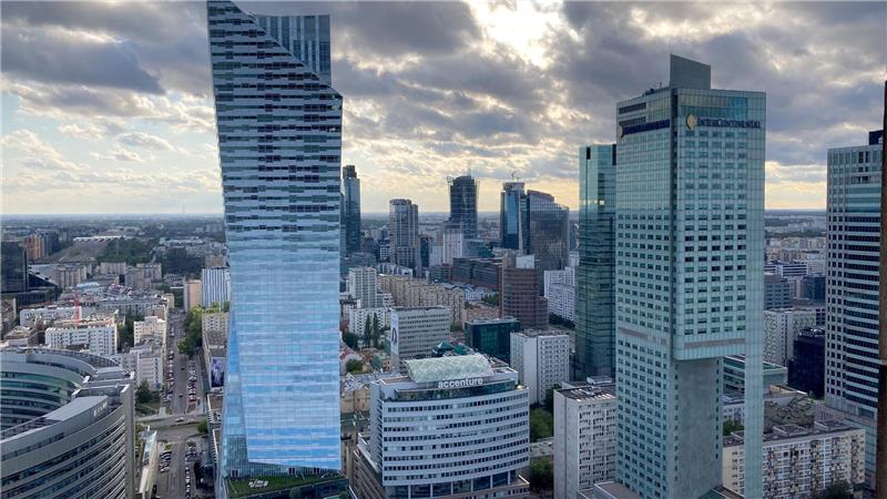 Die Skyline der polnischen Hauptstadt Warschau -  Polen hat in den vergangenen 20 Jahren einen enormen wirtschaftlichen Aufschwung verbucht. (Archivbild)