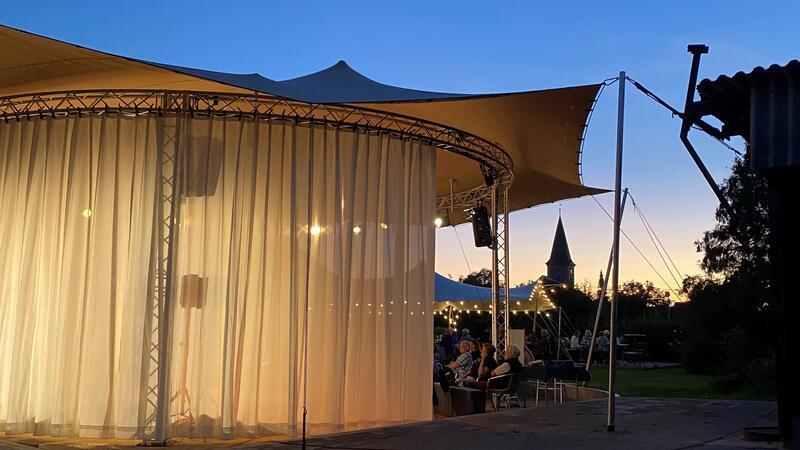 Die Sommerbühne am „Hoftheater“ in Scharzfeld.