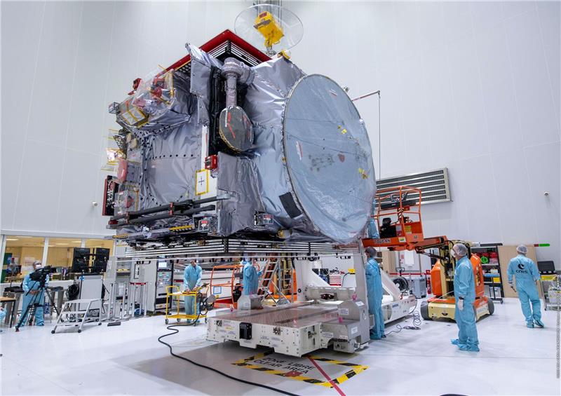 Die weiteste Reise der Esa: Sonde „Juice” soll zum Jupiter Die Sonde «Juice» wird auf dem europäischen Weltraumbahnhof in Französisch-Guayana ausgepackt.