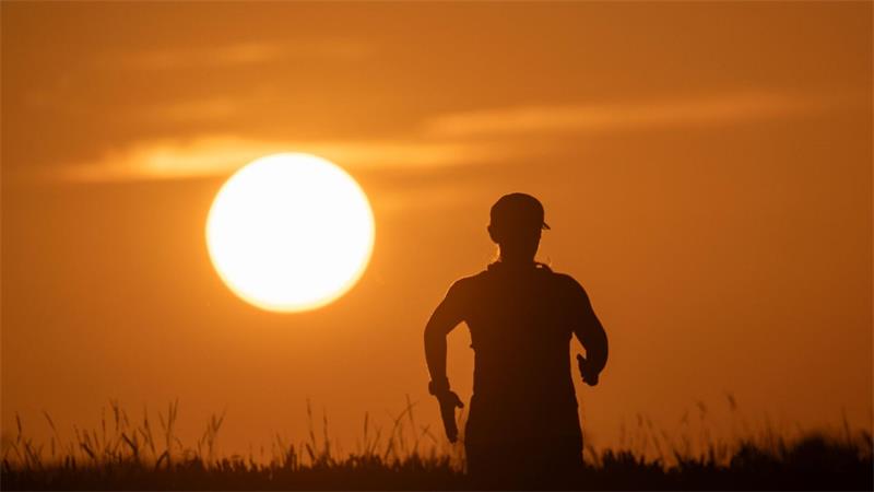 Auf Hitze folgen Blitze - Zweitwärmster Juni seit Messbeginn Die Sonne zeigte sich mit 248 Stunden sehr häufig.