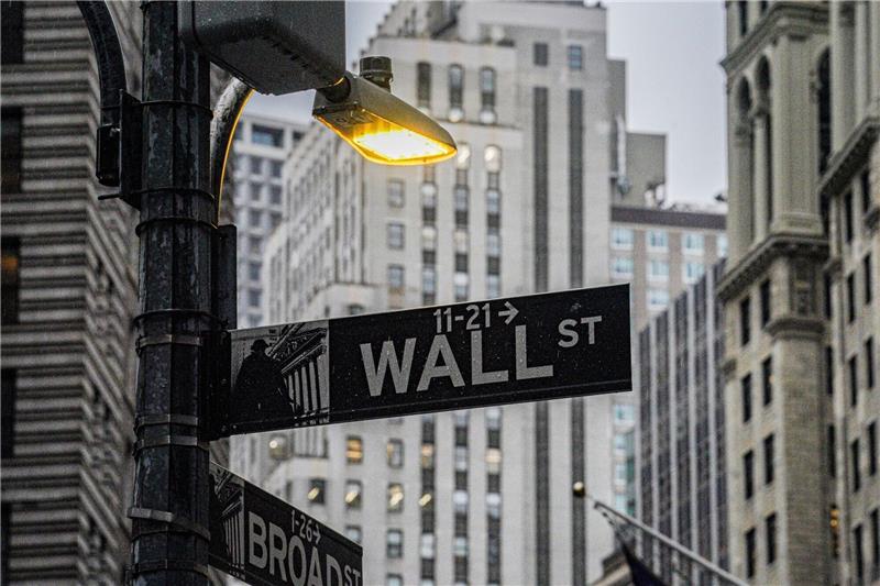 Wall Street: Verluste - Virus-Sorgen sind zurück Die Sorge um neue Covid-Varianten treibt Anleger um.