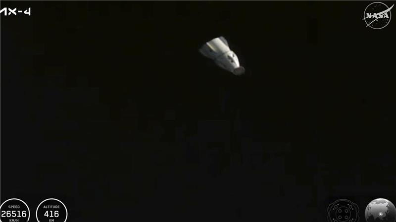 Die SpaceX-Kapsel beim Abdocken von der Internationalen Raumstation ISS