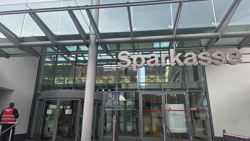 Die Sparkasse muss geschlossen bleiben. Foto: Sowa