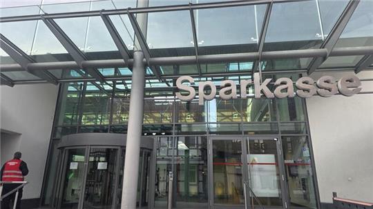 Die Sparkasse muss geschlossen bleiben. Foto: Sowa