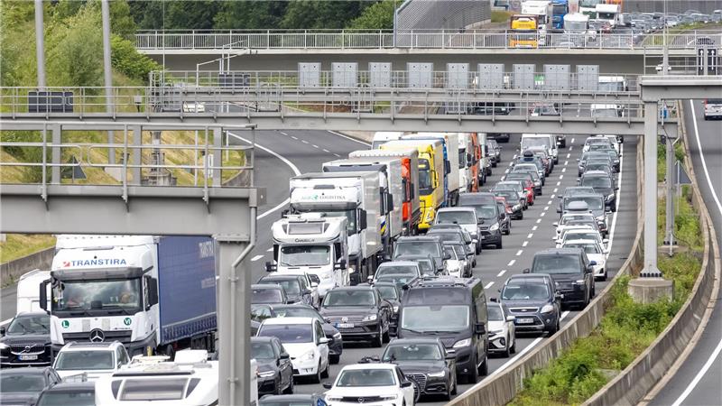 A7 nach Süden und A1 nach Lübeck gesperrt - mehr Zeit nötig Die Sperrung der A7 und des Elbtunnels behindert den Verkehr rund um Hamburg. (Symbolbild)