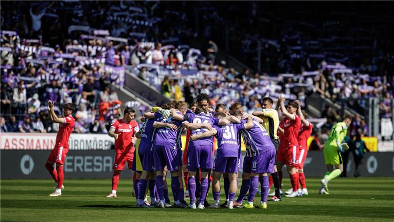 Die Spieler des VfL Osnabrück vor dem Spiel gegen Verl. 