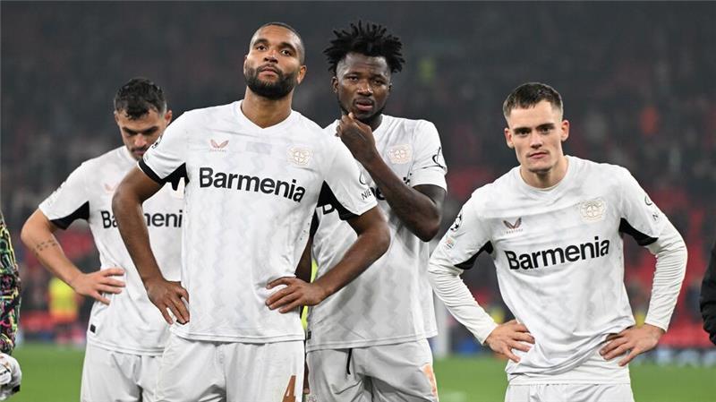 War es die Anfield-Atmosphäre? Bayers bittere Lehrstunde Die Spieler von Bayer Leverkusen mussten enttäuscht die Heimreise antreten.