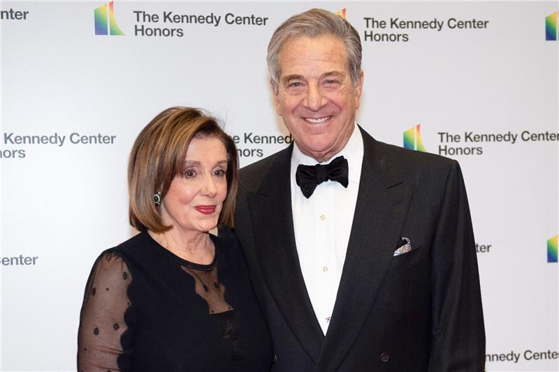 Attacke auf Ehemann von Pelosi - Angst vor Gewalt wächst Die Sprecherin des Repräsentantenhauses, Nancy Pelosi, und ihr Ehemann Paul.