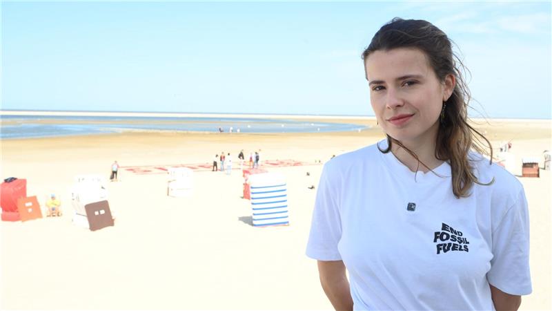 Die Sprecherin von Fridays for Future, Luisa Neubauer, protestierte zusammen mit weiteren Aktivisten auf Borkum für ein Ende der Gasförderung. 