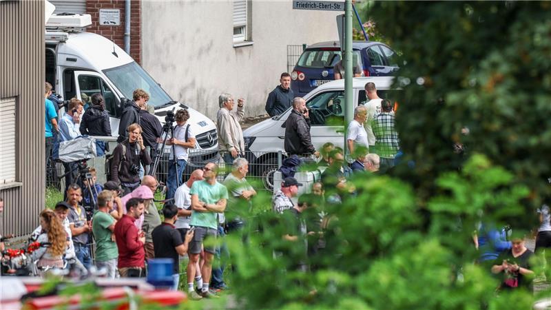 Die Sprengung lockte nicht nur Anwohner, sondern auch andere Schaulustige.