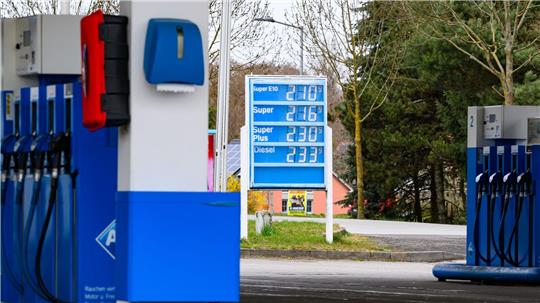 Die Spritpreise drehen aktuell wieder nach oben. (Archivbild)