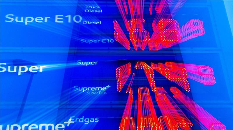 Fast 10 Cent Ost-West-Gefälle an der Tankstelle Die Spritpreise variieren derzeit stark zwischen den Regionen. (Archivbild)