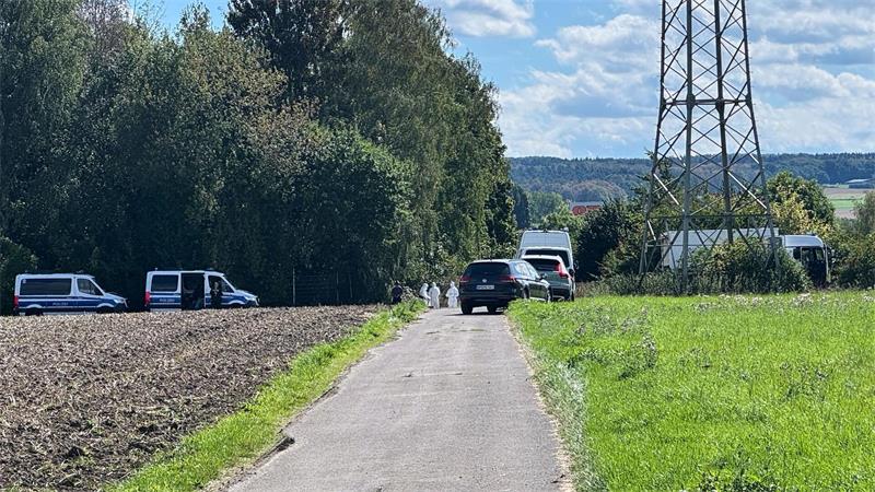 Die Spurensicherung am Ort der Festnahme in der Nähe des Kraftwerks Weisweiler.