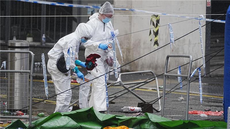 Die Spurensicherung am Tatort. 