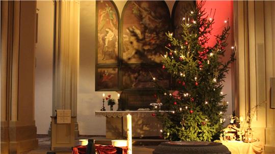 Die St.-Salvatoris-Kirche in Zellerfeld ist schon für den ersten Oberharzer Adventszauber am Wochenende hergerichtet.