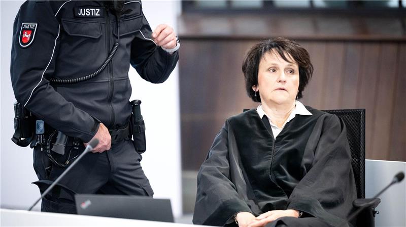 Die Staatsanwältin hält an dem Vorwurf des versuchten Mordes fest.