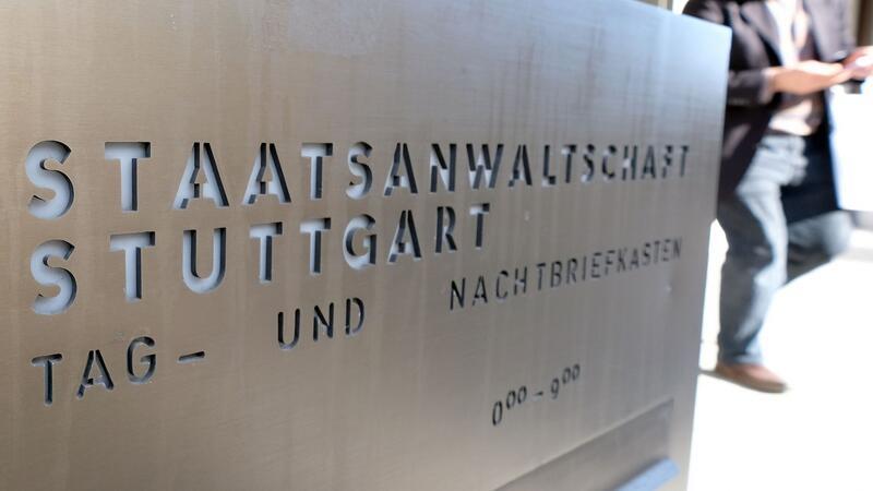 Staatsanwaltschaft prüft Fan-Video mit rassistischen Parolen Die Staatsanwaltschaft Stuttgart nimmt ein Fußball-Fanvideo mit rassistischen Parolen unter die Lupe.