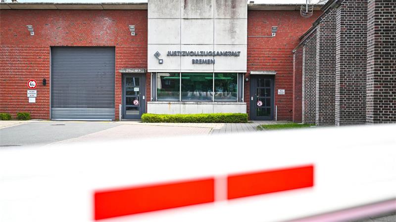 Die Staatsanwaltschaft ermittelt gegen 23 Verdächtige, darunter sechs Beschäftigte der Bremer Justizvollzugsanstalt. 
