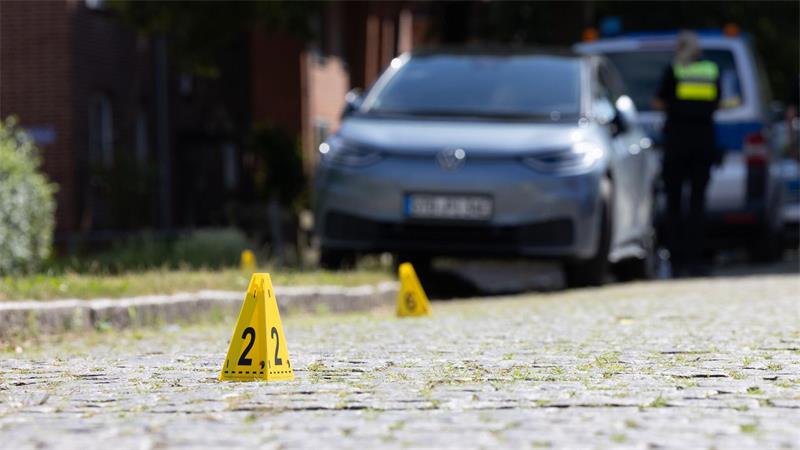 Die Staatsanwaltschaft ermittelt unter anderem gegen die Fahrerin des Fluchtautos. (Archivfoto)
