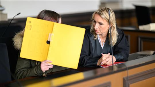 Die Staatsanwaltschaft wirft der 33-jährigen Angeklagten Totschlag durch Unterlassen vor. (Archivbild)