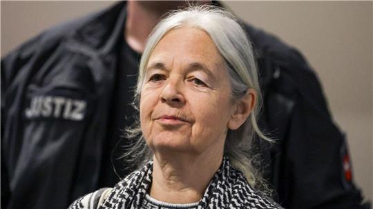 Die Staatsanwaltschaft wirft der ehemaligen RAF-Terroristin Daniela Klette und ihren mutmaßlichen Komplizen Burkhard Garweg und Ernst-Volker Staub zahlreiche Raubüberfälle vor. Vor Gericht ist nun über eine Tat in Osnabrück gesprochen worden. 