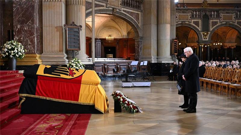 Abschied von Horst Köhler - unermüdlicher Diener des Landes Die Staatsspitze, Freunde und Wegbegleiter nehmen Abschied von Altbundespräsident Köhler.