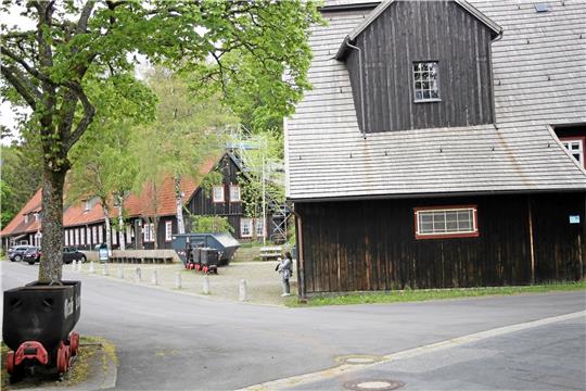 Die Stadt Braunlage will für die Umgestaltung des Platzes vor der Grube Samson Fördermittel aus dem Dorfentwicklungsprogramm „Südharzer Bergdörfer aufrufen. Foto: Jung
