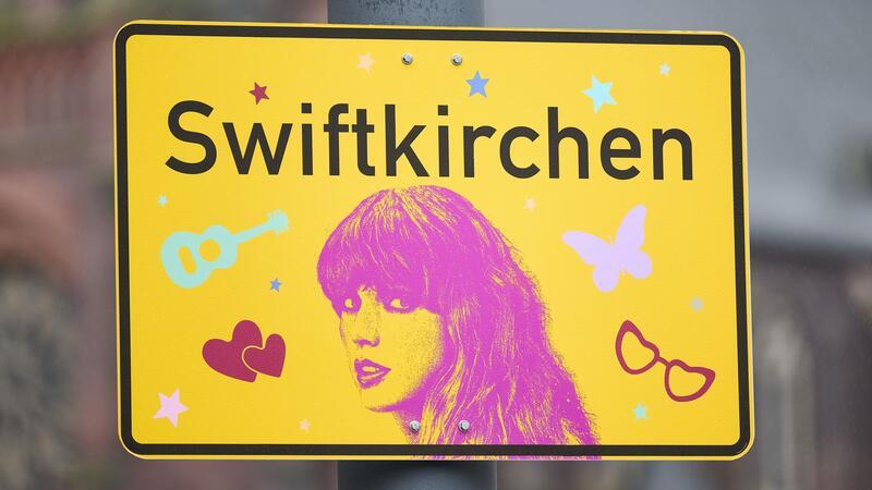 Die Stadt Gelsenkirchen wird im Juli Schauplatz für die „Eras Tour“ von Superstar Taylor Swift - und gibt zu Ehren der Musikerin einen neuen „Swiftkirchen“.