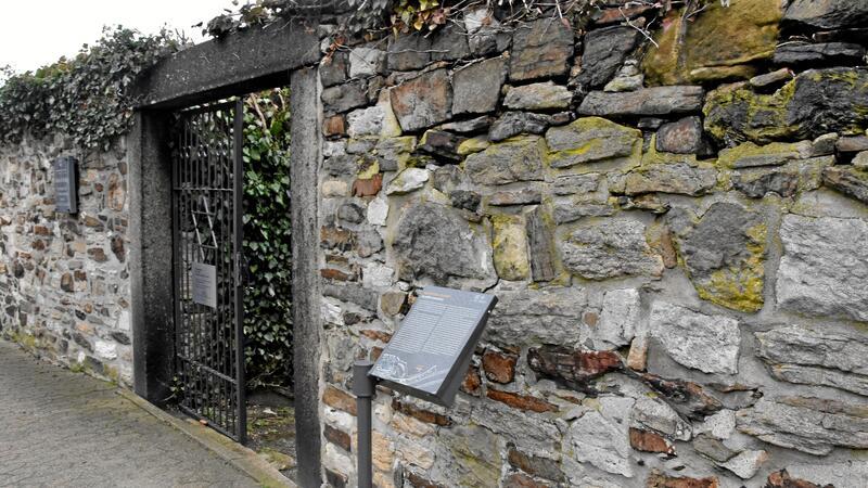 Debatte um den Kaiserring in den nichtöffentlichen Teil verschoben Die Stadt Goslar will die regelmäßige Öffnung des Jüdischen Friedhofs künftig durch die Beauftragung eines externen Dienstleisters sicherstellen.