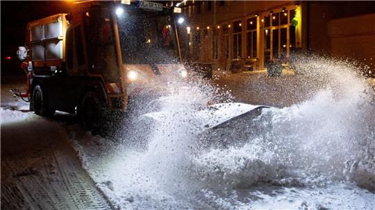 Die Stadt Oldenburg sperrt wegen des Schnees sicherheitshalber Sporthallen. (Symbolbild)