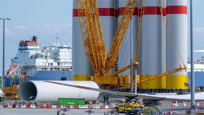 Die Stadt Sassnitz auf Rügen will gegen die aktuelle Regelung zur Verteilung von Gewerbesteuereinnahmen aus Offshore-Windkraft klagen.
