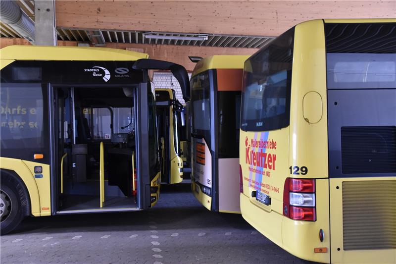 Stadtbus Goslar: Streiktag kostet 30.000 Euro Die Stadtbusse bleiben einen Tag lang im Goslarer Depot. Foto: Roß