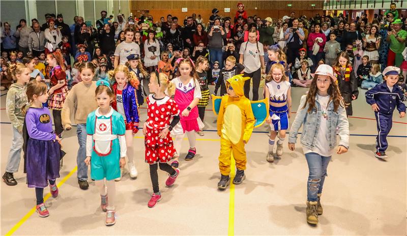 600 Kinder feiern Karneval in der Clausthaler Stadthalle Die Stadthalle platzt am Samstagnachmittag bald aus allen Nähten.