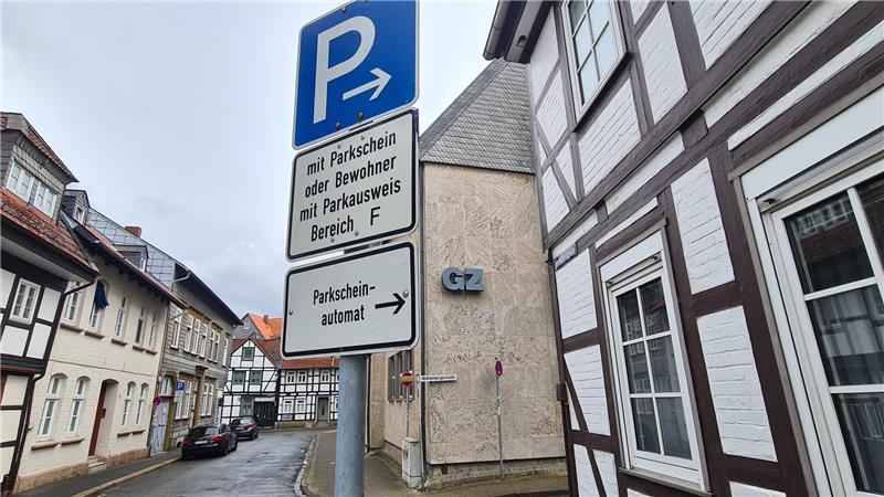 Rat beschließt deutliche Gebührenerhöhung fürs Anwohnerparken Die Stadtverwaltung erhöht die Kosten für das Anwohner-Parken drastisch.