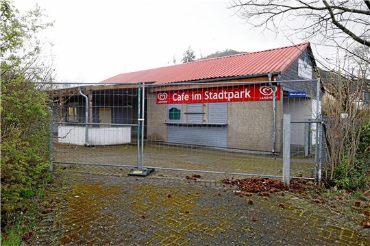 Die Stadtverwaltung plant, den maroden Kiosk im Stadtpark Oker abzureißen.  Foto: Epping