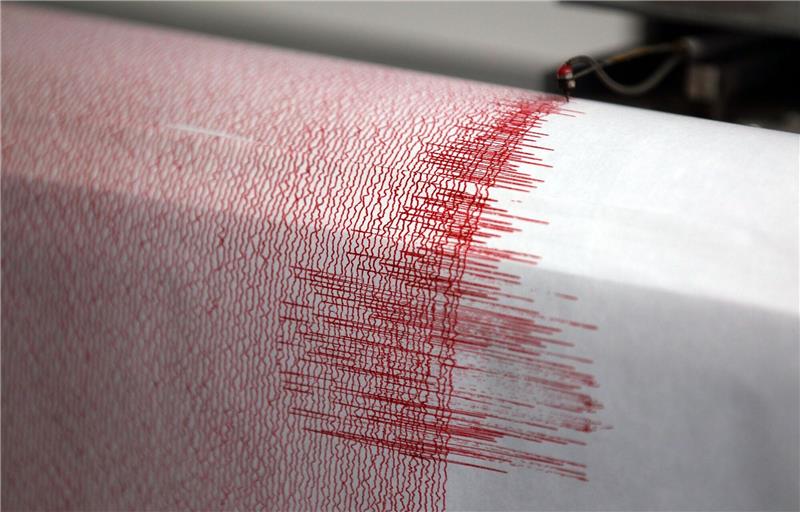 Schweres Erdbeben in Indonesien Die Stärke des Erdbebens wird zwischen 7,6 bis 7,9 angegeben.