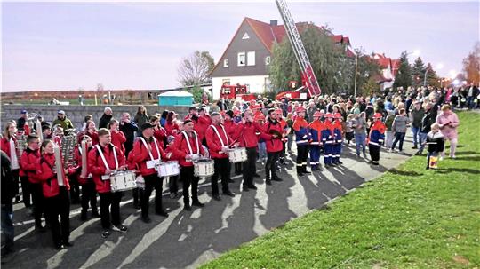Die Stapelburger Spielleute während der Gedenkfeier am 11. November.  Foto: Gleuel