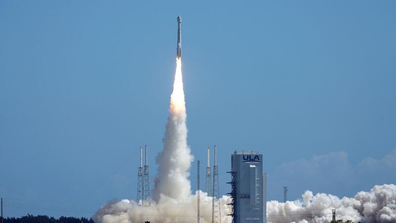 Die „Starliner“-Kapsel von Boeing an Bord einer Atlas-V-Rakete hebt vom Space Launch Complex 41 der Cape Canaveral Space Force Station zu einem Flug zur Internationalen Raumstation ab.