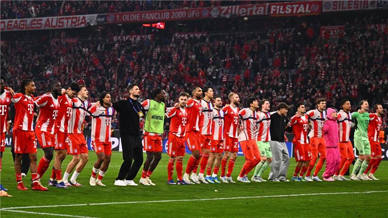 Die Stars des FC Bayern lassen sich feiern.