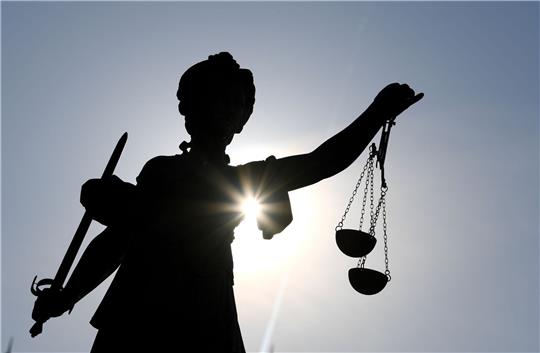 Die Statue der Justitia steht für Gerechtigkeit.