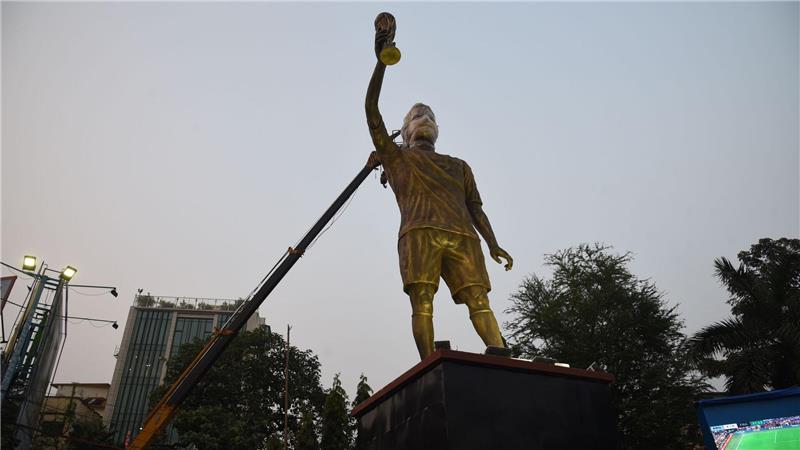 Chaotische Zustände bei Messi-Auftritt in Kalkutta Die Statue für Lionel Messi in Kalkutta ist mehr als 20 Meter hoch.