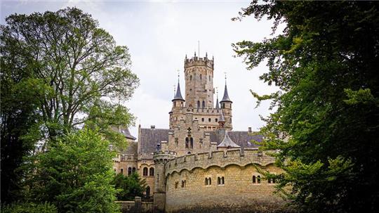 Die Stiftung Schloss Marienburg hat ihren Vorstand entlassen. (Archivbild)