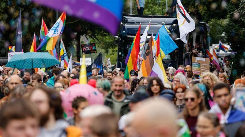 Die Stimmung in der Innenstadt ist ausgelassen und friedlich.