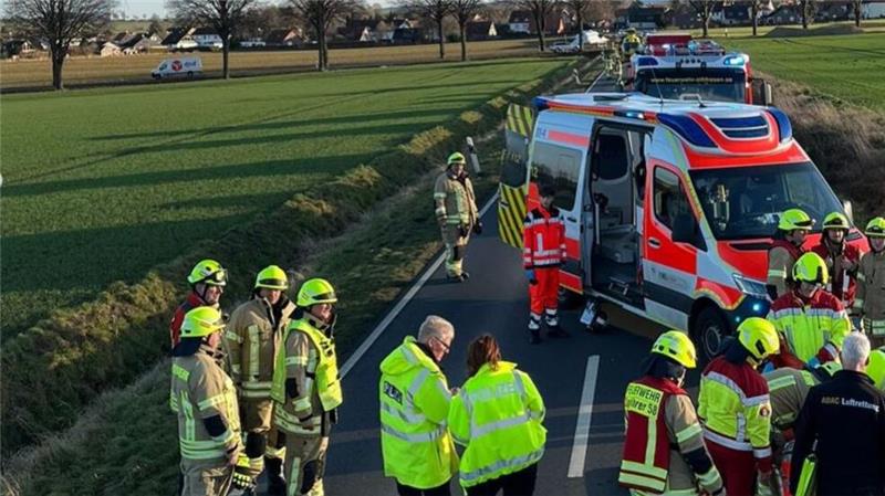 Liebenburg: Frau schleudert in Straßengraben und wird schwer verletzt Die Straße war für ungefähr eine Stunde gesperrt.