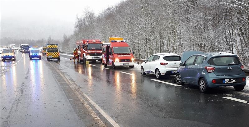 Die Straße wurde während der Unfallaufnahme voll gesperrt. Foto: Feuerwehr Langelsheim